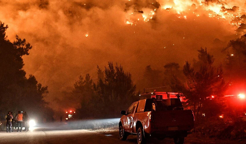 Yunanistan'da yangınlar devam ediyor