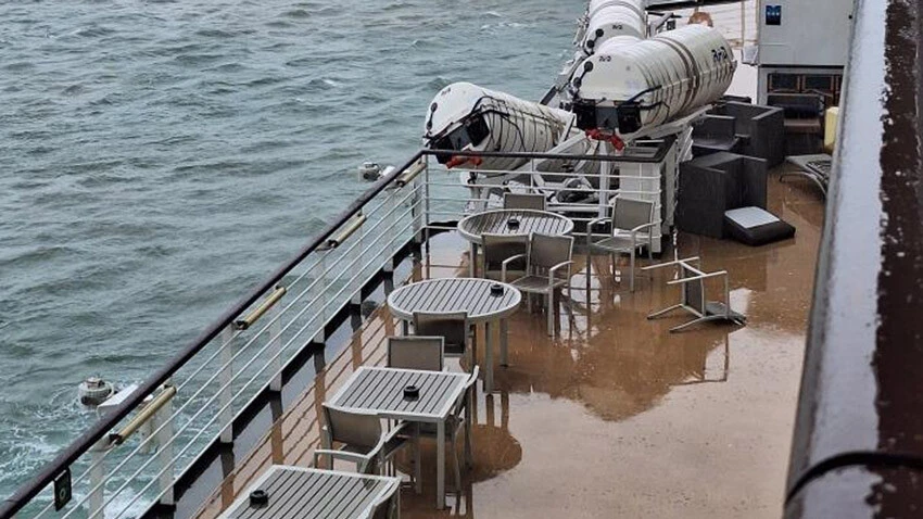 İspanya’da fırtına: Yolcu gemisi yük gemisine çarptı