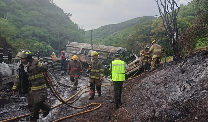 Meksika’da tanker kazasında 8 kişi öldü