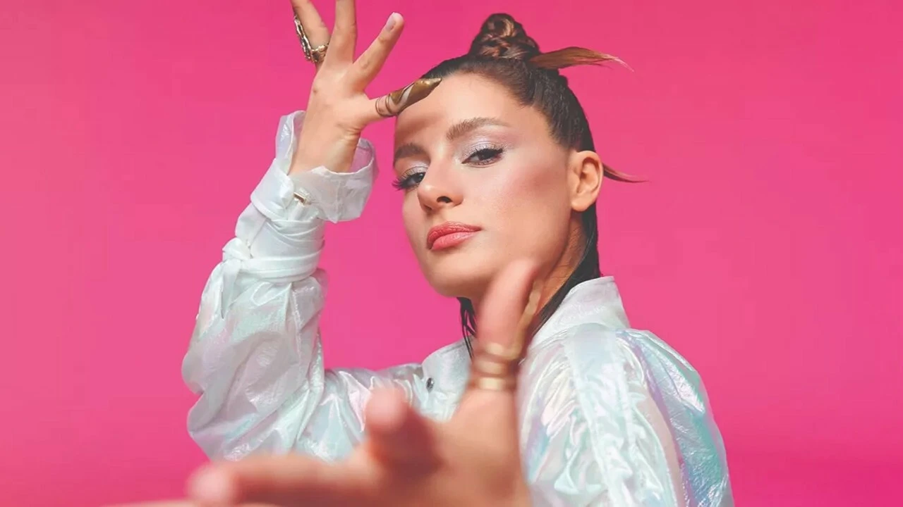 Şarkıcı Atiye bebeğinin cinsiyetini ve adını açıkladı!