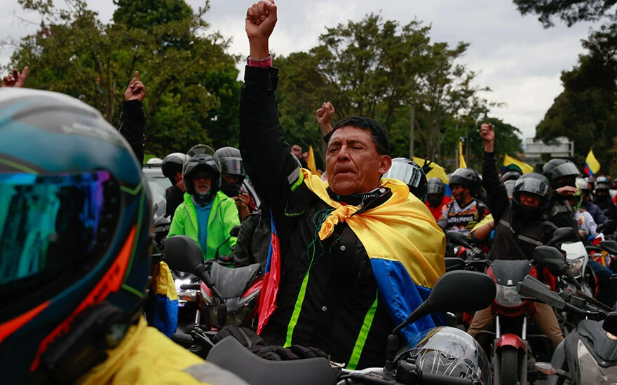 Kolombiya'da binlerce insan sokaklara çıktı! Artan benzin fiyatları protesto edildi