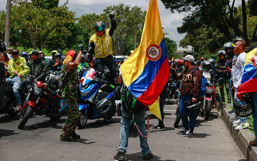 Kolombiya'da binlerce insan sokaklara çıktı! Artan benzin fiyatları protesto edildi