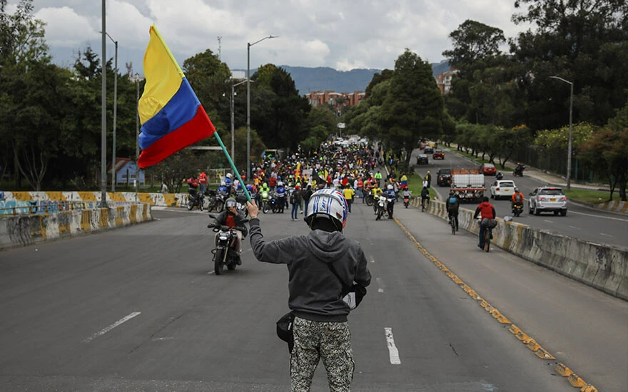 Kolombiya'da binlerce insan sokaklara çıktı! Artan benzin fiyatları protesto edildi