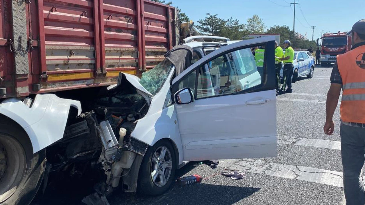 Tıra ok gibi sapladı! Feci kazanın ardından gözyaşlarına hakim olamadı: 1 ölü, 1 yaralı