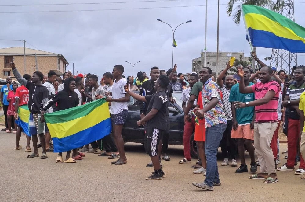 Gabon Devlet Başkanı Ali Bongo Ondimba evinde alıkonuldu! Darbe yanlıları sokaklara indi