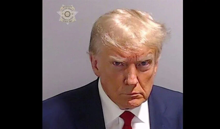 ABD'de seçimlere müdahale suçlaması: Televizyondan canlı yayınlanan ilk Trump davası!