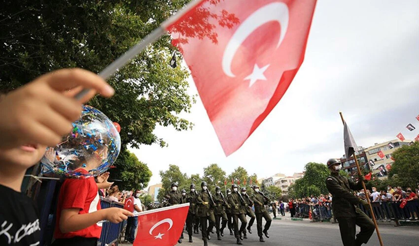 Dünyanın gördüğü en büyük kahramanlık destanı: Türkiye'de 30 Ağustos Zafer Bayramı coşkusu