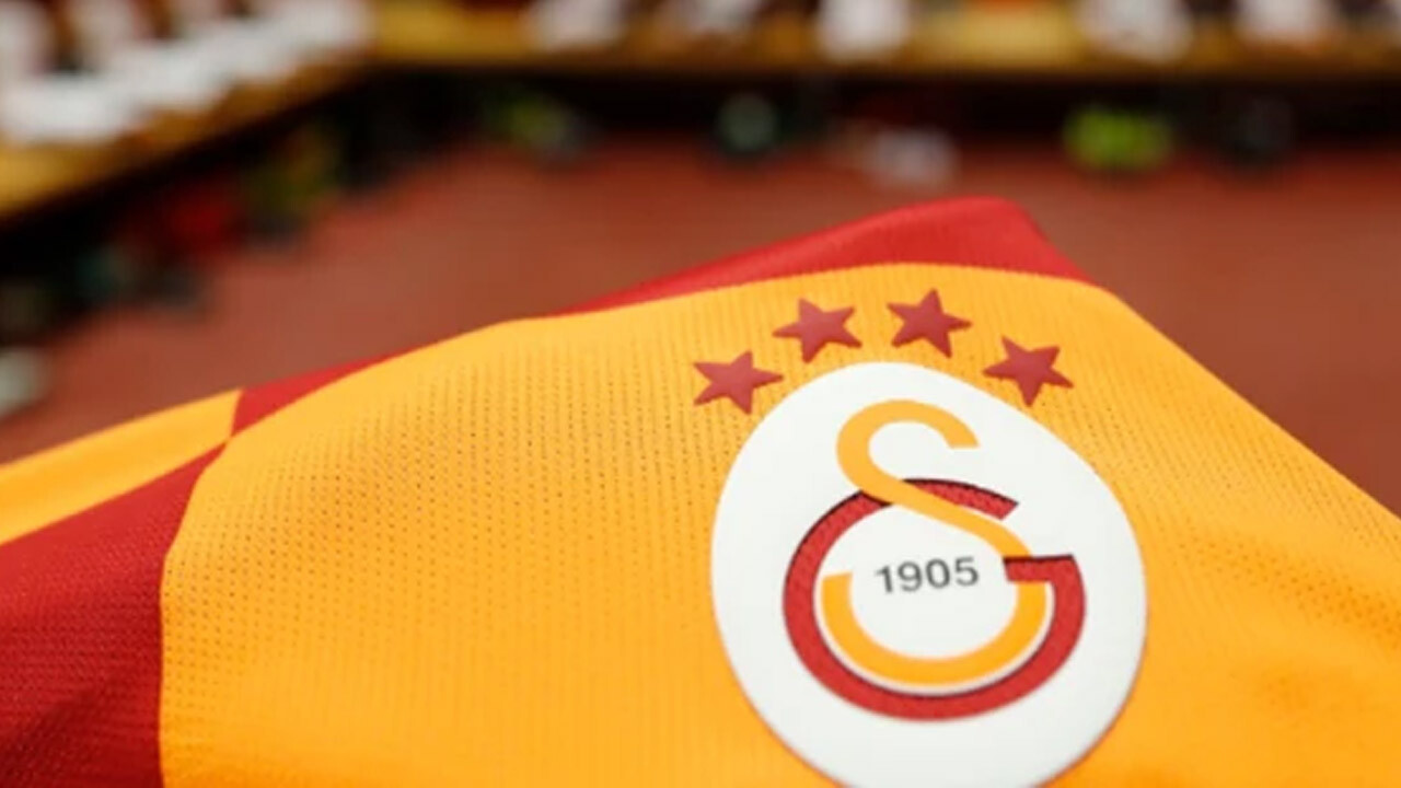 Galatasaray&#039;dan sürpriz transfer! Genç futbolcuyu resmen duyurdular