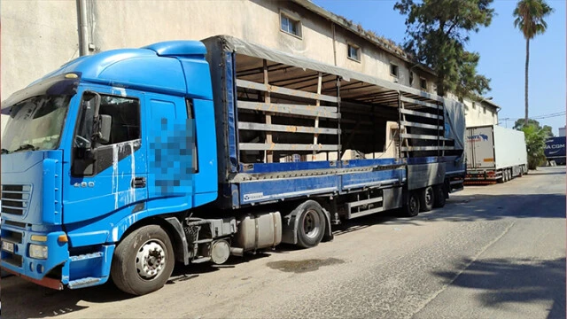 saldırı Lübnan'daki Ermeni mahallesinde 'Türk' yazılı tıra ve şoföre <a href=