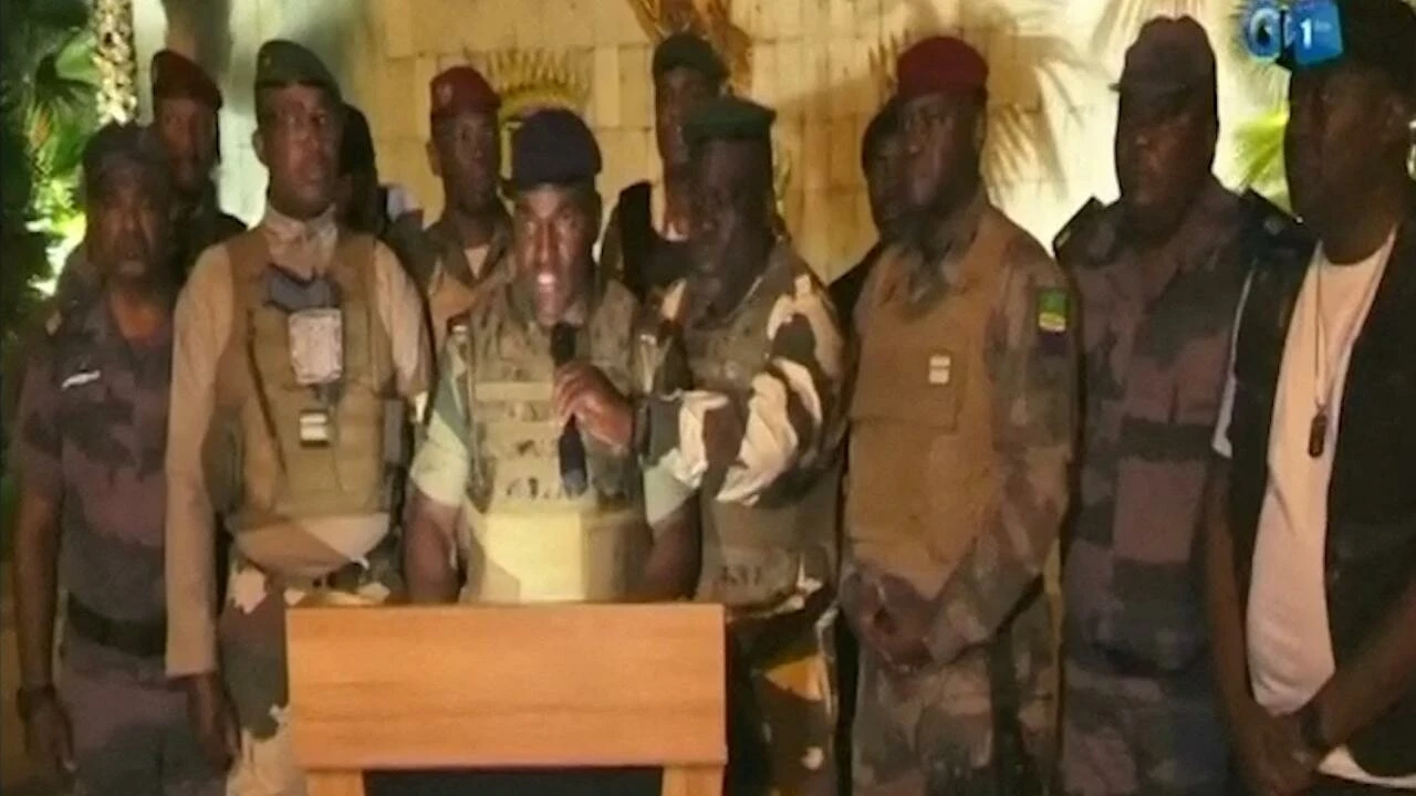 Afrika Birliği bu kez elini çabuk tuttu Gabon'un üyeliği askıda