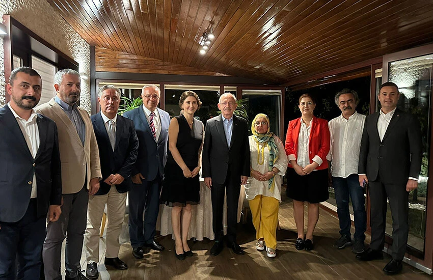 Kılıçdaroğlu gazetecilerle buluştu