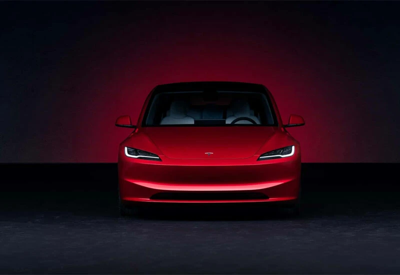 Yeni Tesla Model 3, tam 6 yıl sonra piyasaya sürüldü: Menzil arttı, <a href=