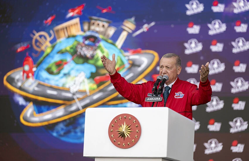 Cumhurbaşkanı Erdoğan'dan Teknofest'te net mesaj: Bu ülke yol geçen hanı değil