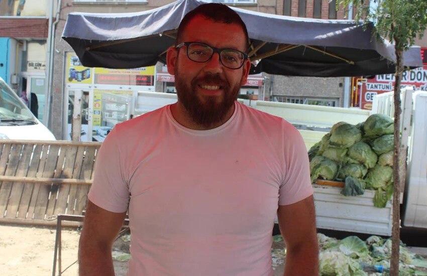 Pazarcı esnafı Uğur Kaplan, işlerden memnun olduklarını kaydetti.