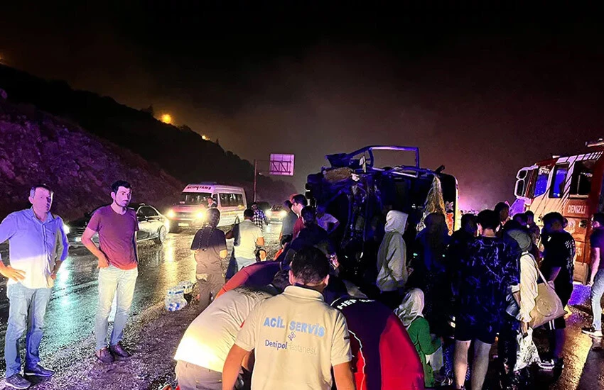 Denizli'de feci kaza! Araçlar birbirine girdi: Çok sayıda ölü ve yaralı var