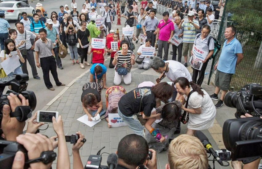 9 yıldır haber bekliyorlar