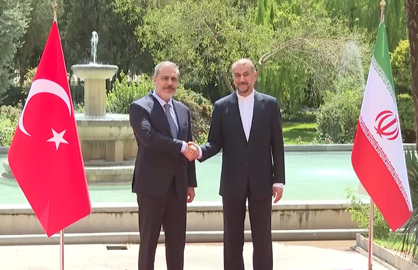 Bakan Fidan, İran Dışişleri Bakanlığı'nda mevkidaşı Abdullahiyan tarafından karşılandı.