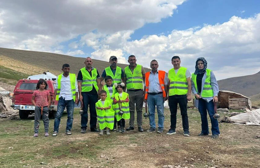 Hayvanların başından ayrılamıyorlar! 25 bin TL’ye çalışacak çoban bulunamıyor