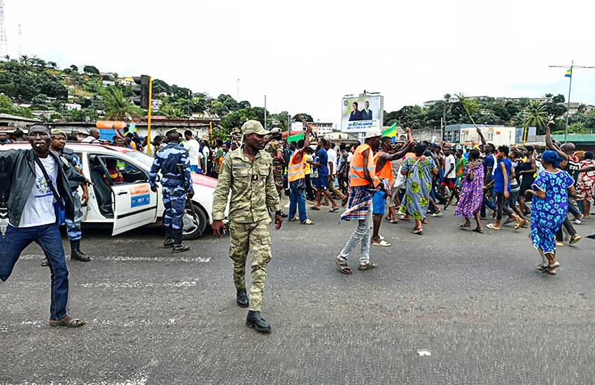 Darbeler peş peşe gelince Fransa harekete geçti! Askeri işbirliklerini askıya aldı