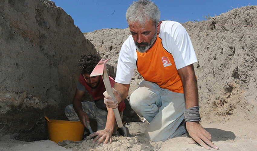 Türkiye'de ilk, kazı 30 yıl sürecek! 3 bin 700 yıl öncesine ait iskeletlerde ortaya çıktı