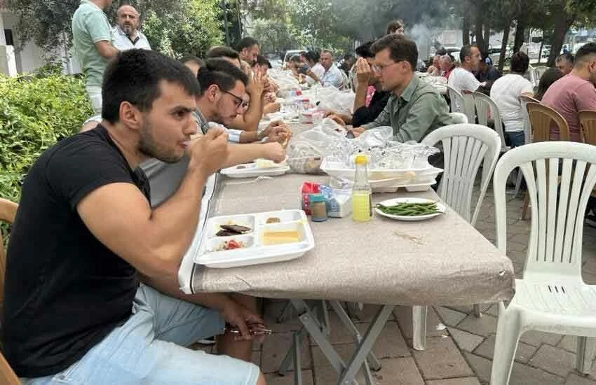 Bedavacılıkta sınır yok! 'Mevlüt Bulma' grubu kurdular: Hem hayır olsun hem karnım doysun