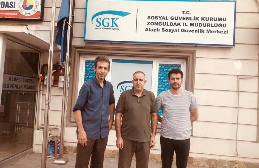 Aynı evden 4 kişi EYT'den emekli oldu! İlk maaşlarıyla mutluluklarını böyle paylaştılar...