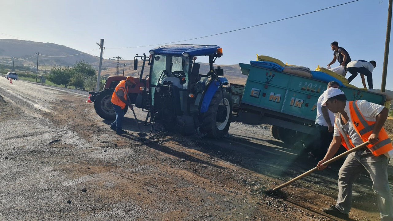 Diyarbakır&#039;da traktör ile minibüs çarpıştı: 2’si ağır 20 yaralı