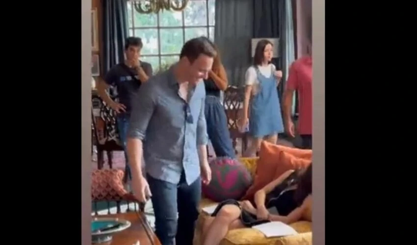 Sahne arası uyuyan Hafsanur Sancaktutan, Kerem Bürsin'in şakasından nasibini aldı