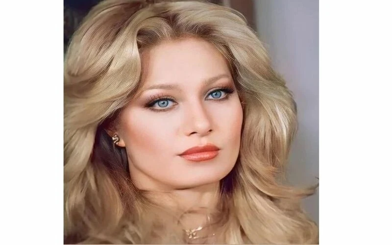 Emel Sayın geçmişe gitti… ‘Ne güzelmişim’ diye paylaştığı fotoğrafa yorum yağdı!