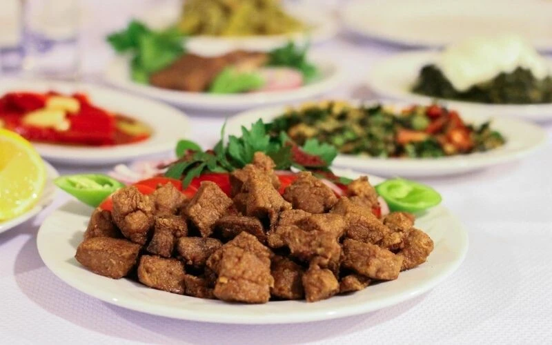 Arnavut ciğerini lokum gibi yapan yöntem! Asla kurumuyor ve katlanmıyor…