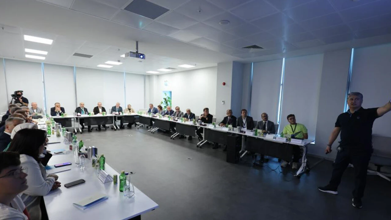 Togg Fabrikası'na sürpriz ziyaret! CHP'li vekillerden övgü dolu sözler