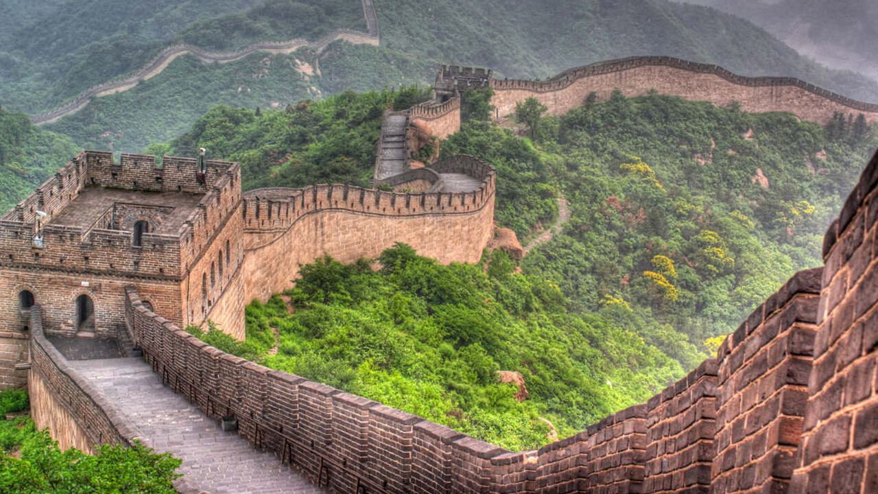 Kestirme yol uğruna Unesco Dünya Mirası listesindeki Çin Seddi&#039;ni deldiler