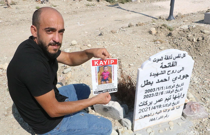 Eşi ile aynı mezara defnedilen oğlunun yaşadığı iddia edildi! Şimdi her yerde onu arıyor...