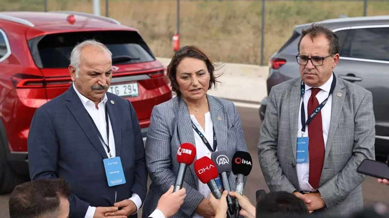 Togg Fabrikası'na sürpriz ziyaret! CHP'li vekillerden övgü dolu sözler