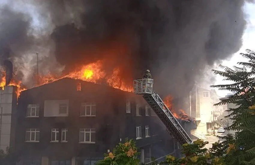 Ataşehir'de korkutan yangın! Ev ve işyerlerine sıçradı