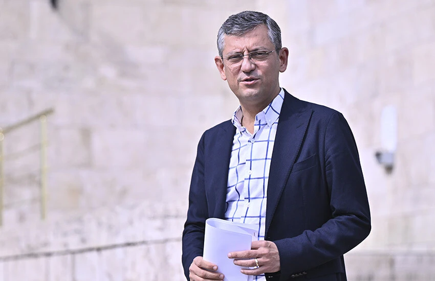 İYİ Partili vekilin sözleri Özgür Özel'i sinirlendirdi: Sanki kahve köşesinde...