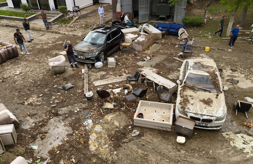 İstanbul'dan korkunç sel manzaraları... Zarar çok büyük