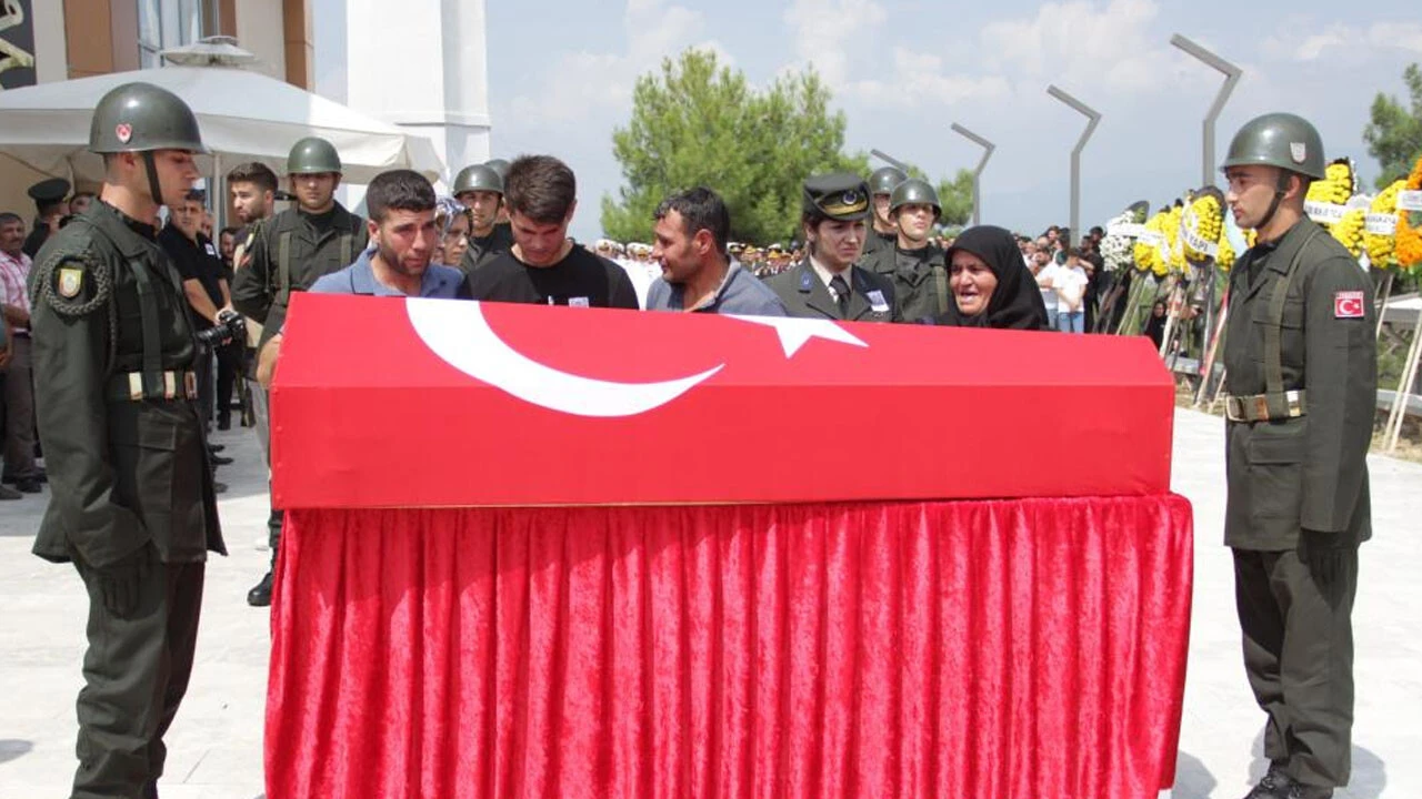 Pençe-Kilit şehidini binler uğurladı