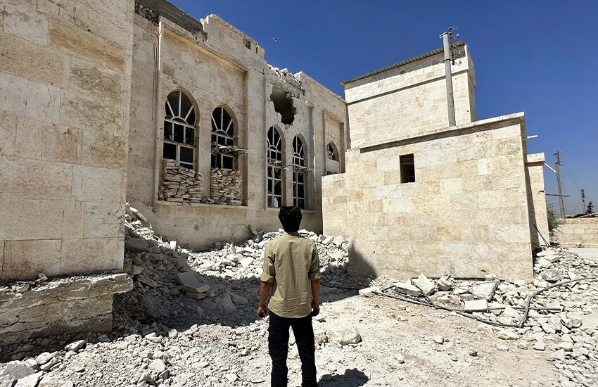 Terör örgütü PKK/YPG'den alçakça saldırı: Camiyi roketle hedef aldılar!