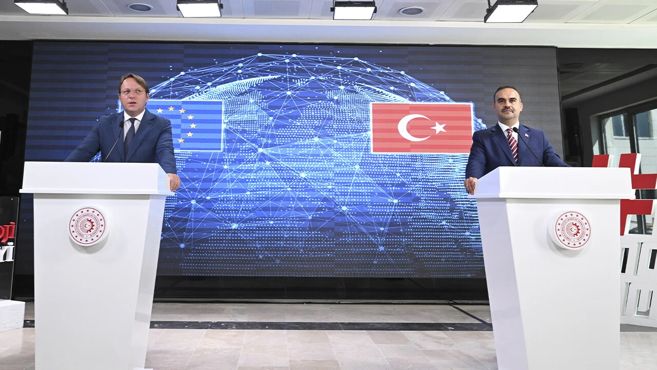 Bakan Kacır'dan AB'ye 'vize serbestisi' için somut adım çağrısı