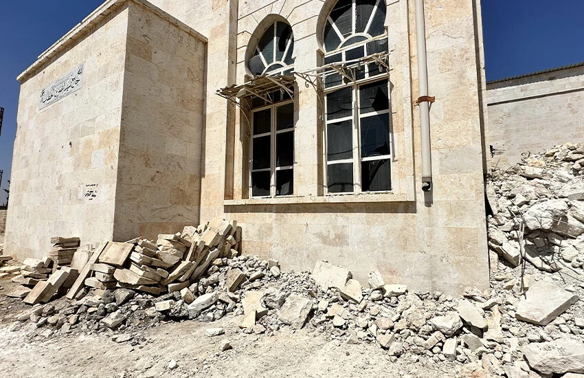 Terör örgütü PKK/YPG'den alçakça saldırı: Camiyi roketle hedef aldılar!