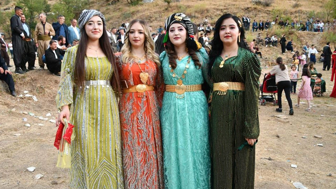 Aşiret karar verdi, zorunlu hale getirildi: Takılardan daha fazla dikkat çekiyor...