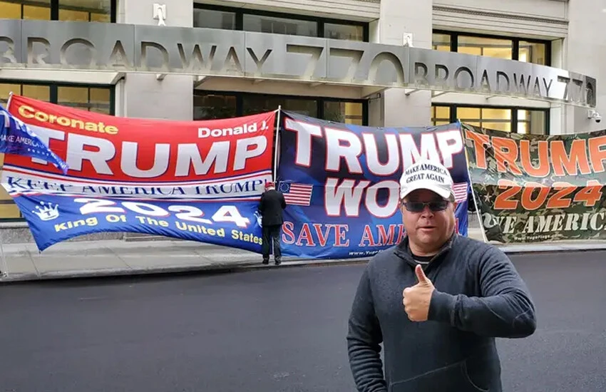 Beyzbol maçında "Ya Trump ya ölüm" pankartı! Büyük destek buldu