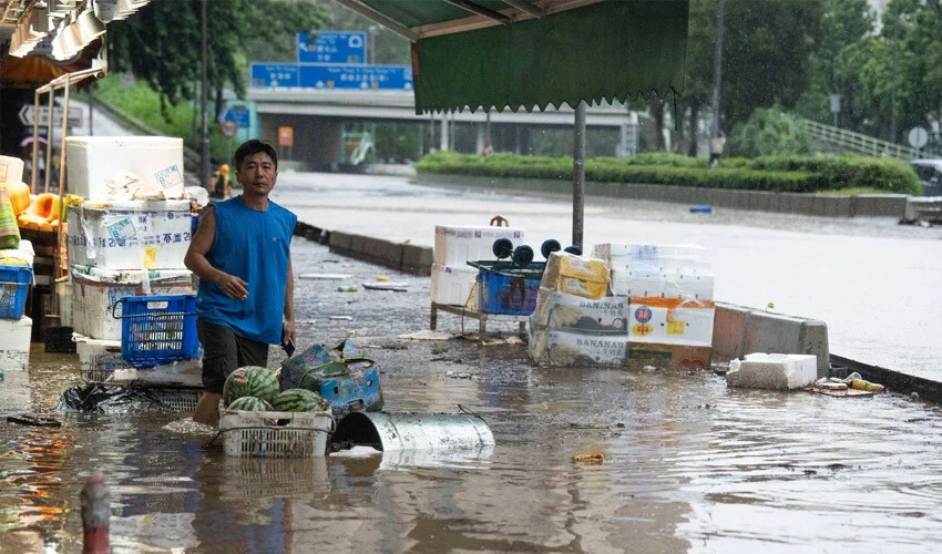 Hong Kong'da 140 yılın felaketi: Tayfun 2 kişiyi öldürdü 110 kişiyi yaraladı