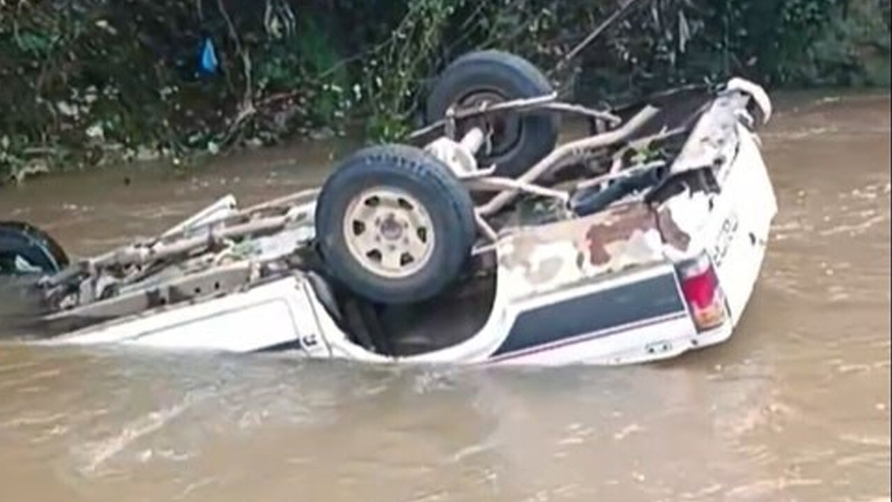 Giresun&#039;da otomobil dereye uçtu: 1 ölü, 2 yaralı