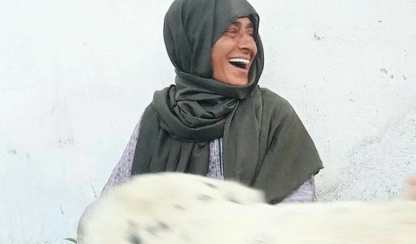 Yıldız Tilbe köy yaşantısından video paylaştı! Başörtüsü takıp, şalvar giydi