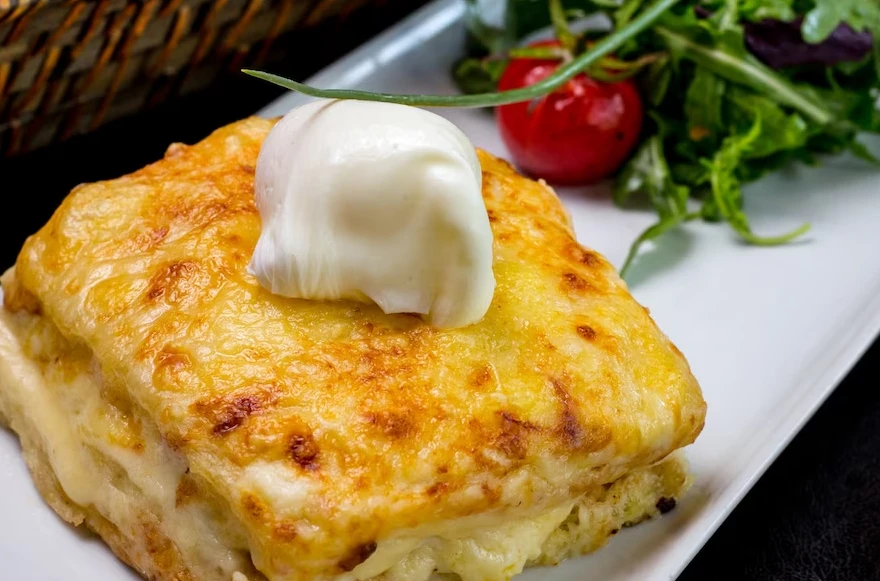 Ispanaklı fırın makarna nasıl yapılır? Makarna aşıkları için beşamel soslu ıspanaklı fırın makarna tarifi - 1. Resim