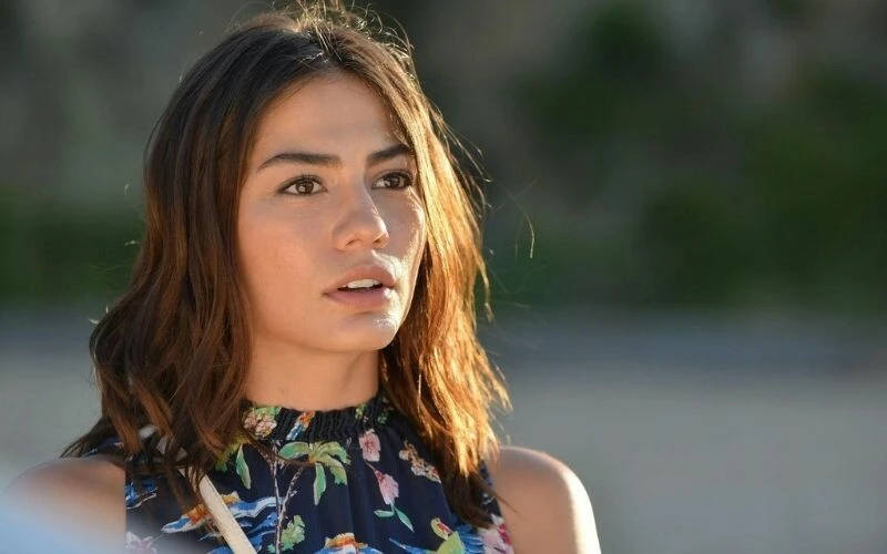 Artık Yunanistan’da yaşayacağı iddia ediliyordu! Demet Özdemir, Yunan DJ Sergio hakkında ilk kez konuştu…