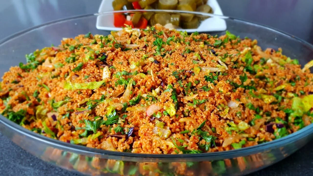 Gaziantep usulü kısır! Meğer içine eklenen malzeme lezzetini katlıyormuş - 1. Resim