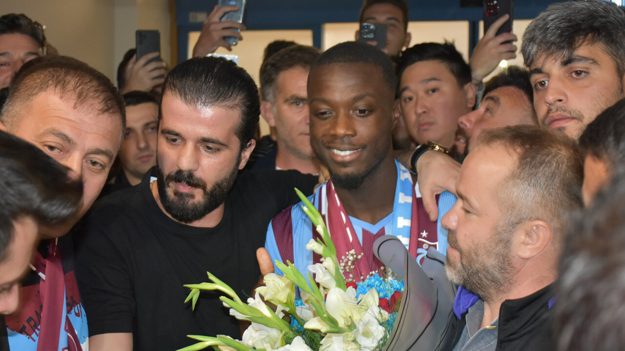 Yıldız transfere coşkulu karşılama! Trabzonspor&#039;un yeni heyecanı Pepe... 